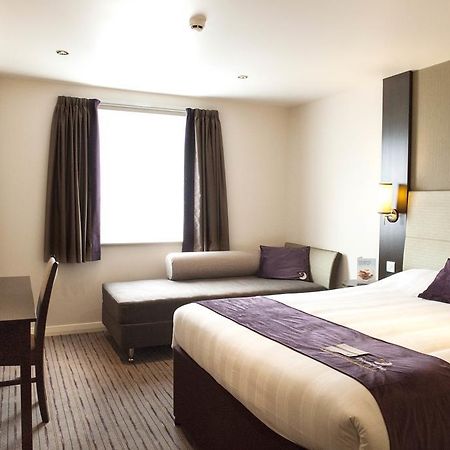 Premier Inn London Брентфорд Экстерьер фото