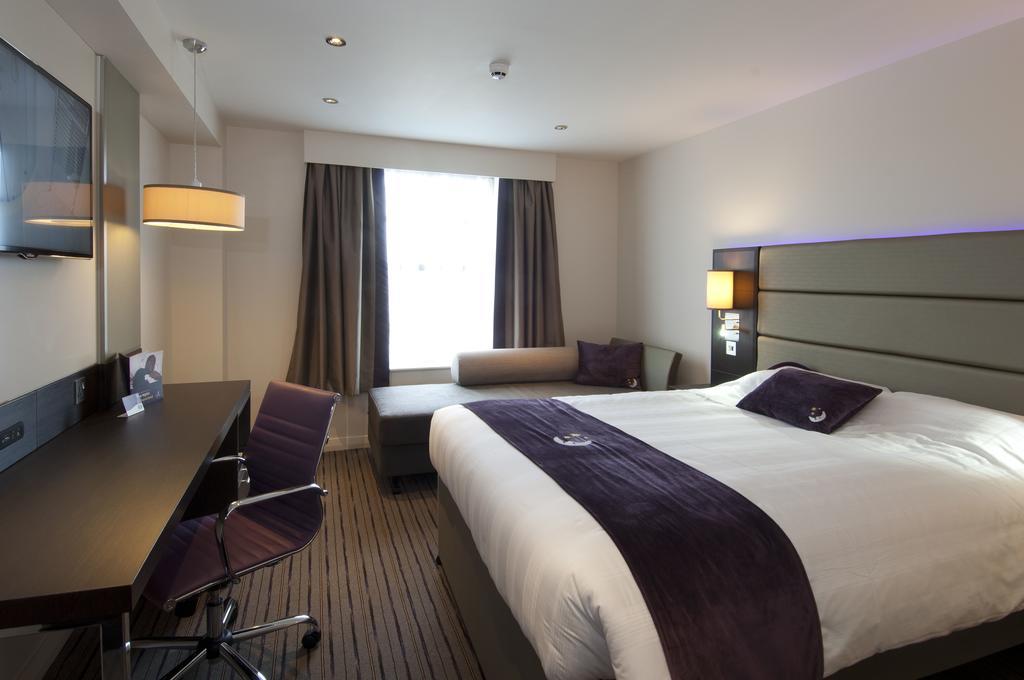 Premier Inn London Брентфорд Номер фото