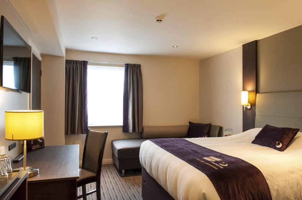 Premier Inn London Брентфорд Номер фото