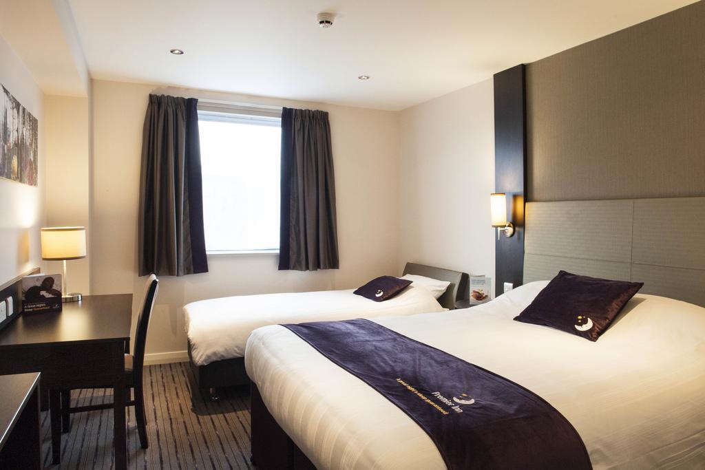 Premier Inn London Брентфорд Номер фото