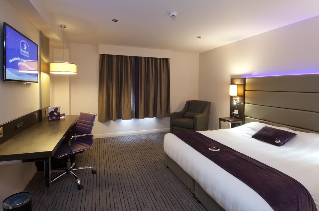 Premier Inn London Брентфорд Экстерьер фото