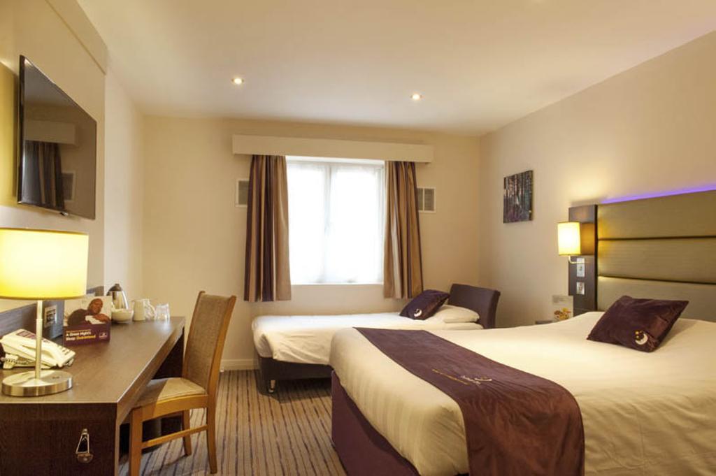 Premier Inn London Брентфорд Номер фото