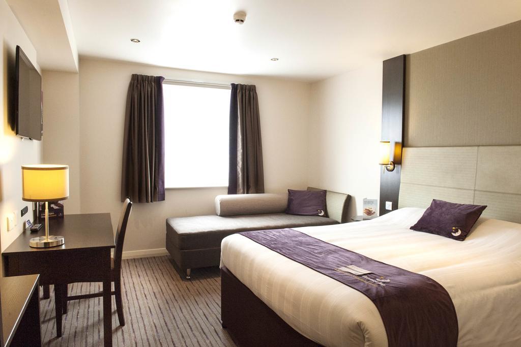 Premier Inn London Брентфорд Экстерьер фото