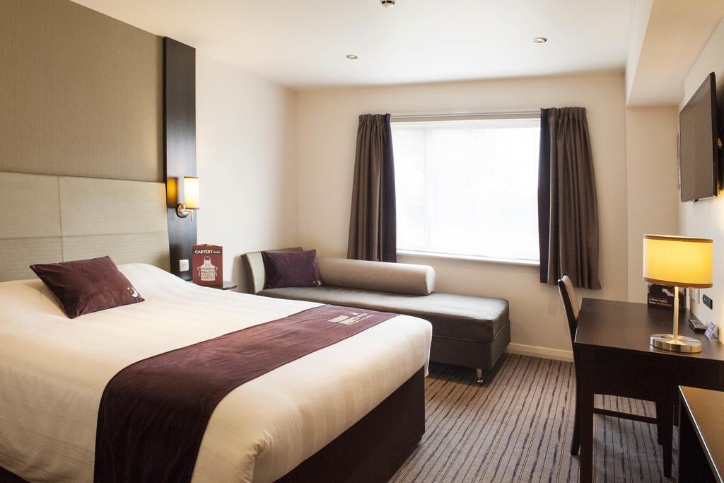 Premier Inn London Брентфорд Экстерьер фото